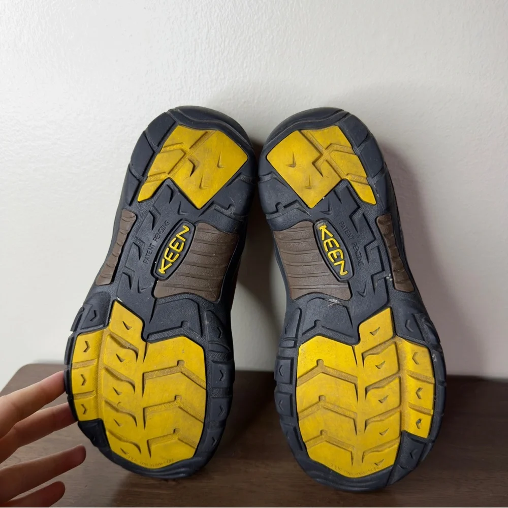 Keen Brown Suede Slip On Shoes Sz 6 Kids